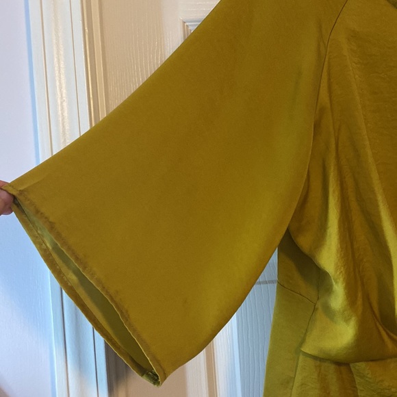 Chartreuse tie blouse - Picture 3 of 6